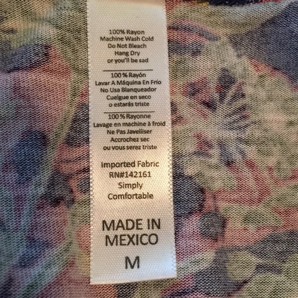 Lularoe Classic Tee - Picture 4 of 7